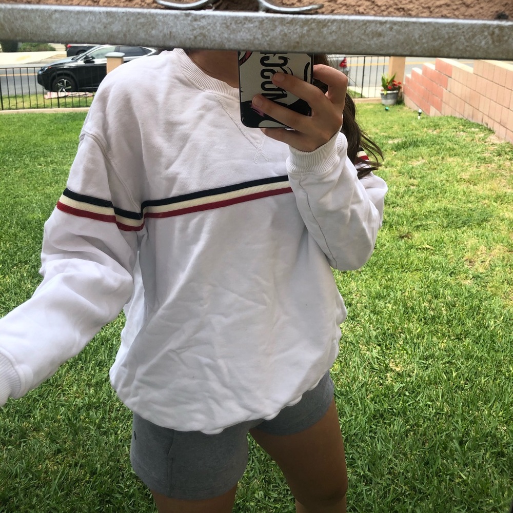 White Brandy Melville Crewneck!